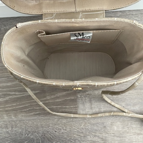 Giraffe Pattern Purse - Picture 7 of 10